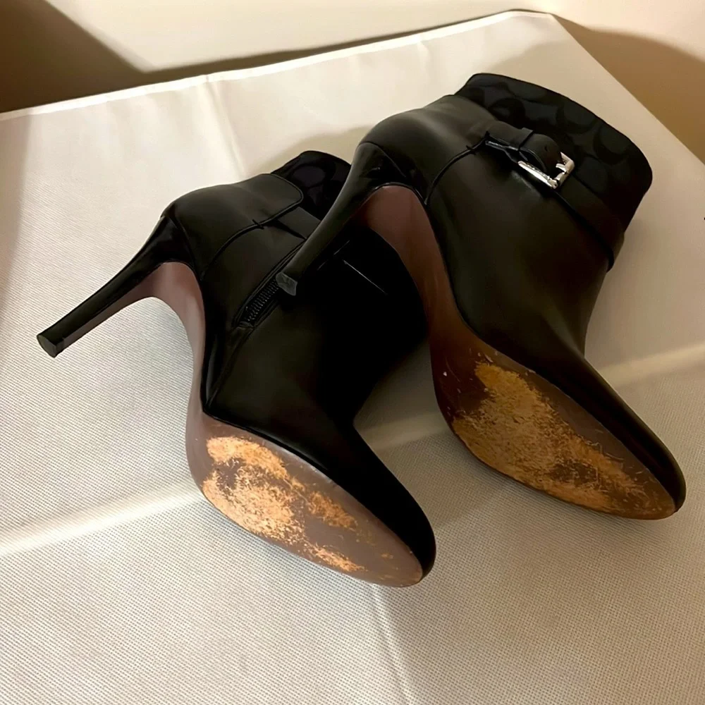 COACH. Black high heels bootie. Size 8.